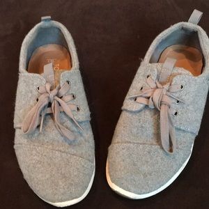 Women’s size 7 gray Tom’s sneakers